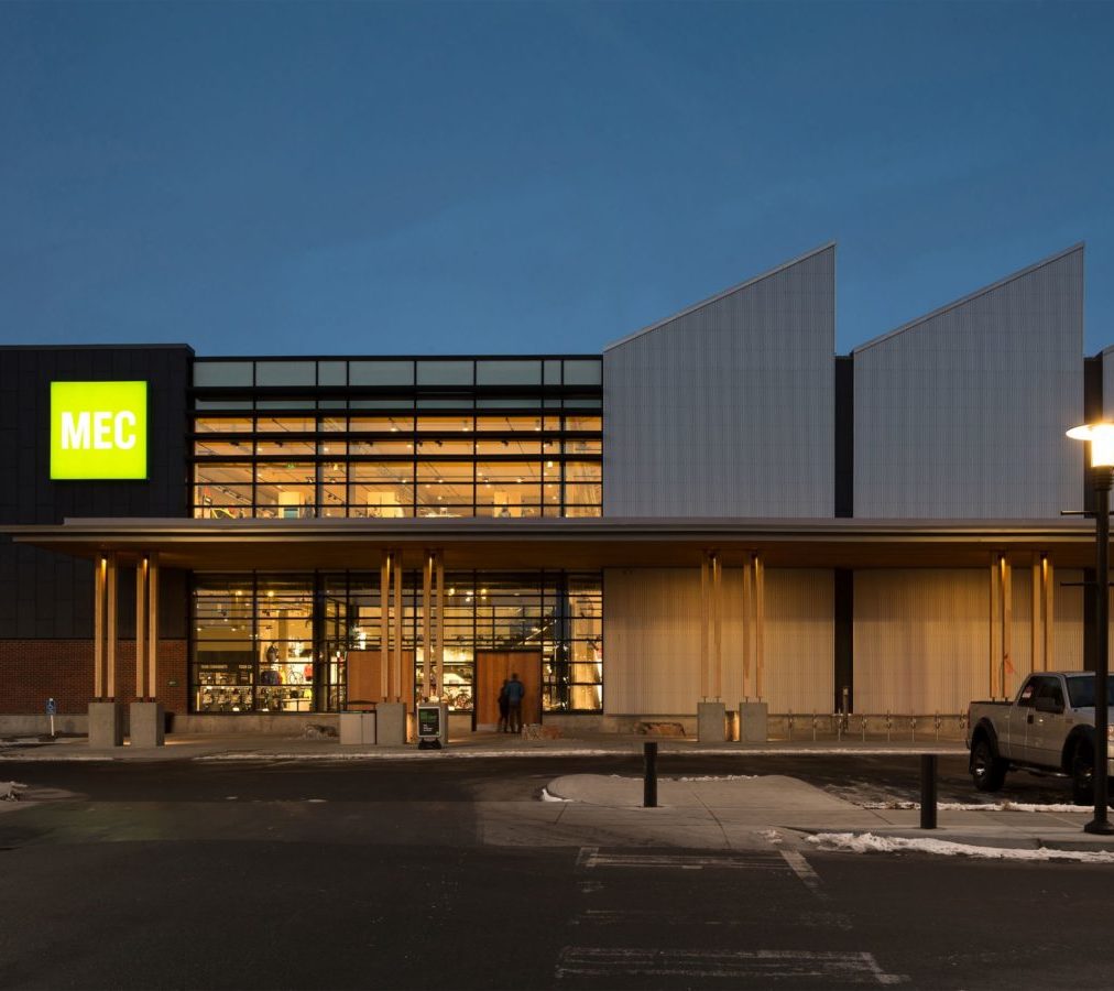 MEC Edmonton Brewery District Store Fast + Epp