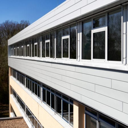 Heinrich Mann School Exterior in Dietzenbach; Photo by Stefan Bodeman/Fast + Epp